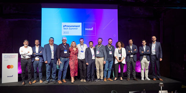 Foto de grupo con los invitados al eProcurement Tech Summit